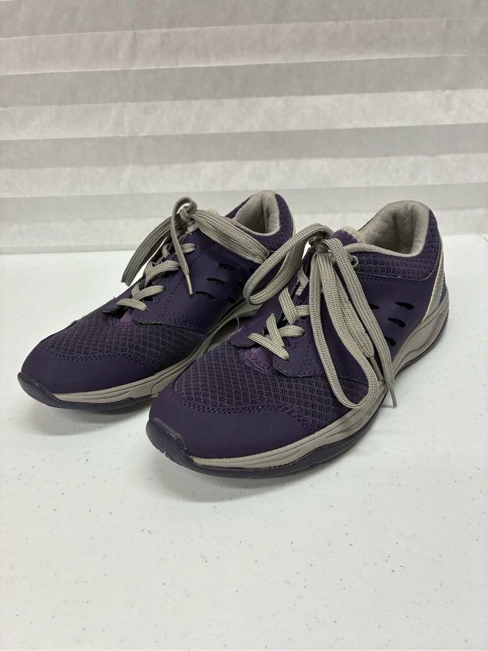 Vionic womens 8 Venture running shoes walking purple gray orthopedic